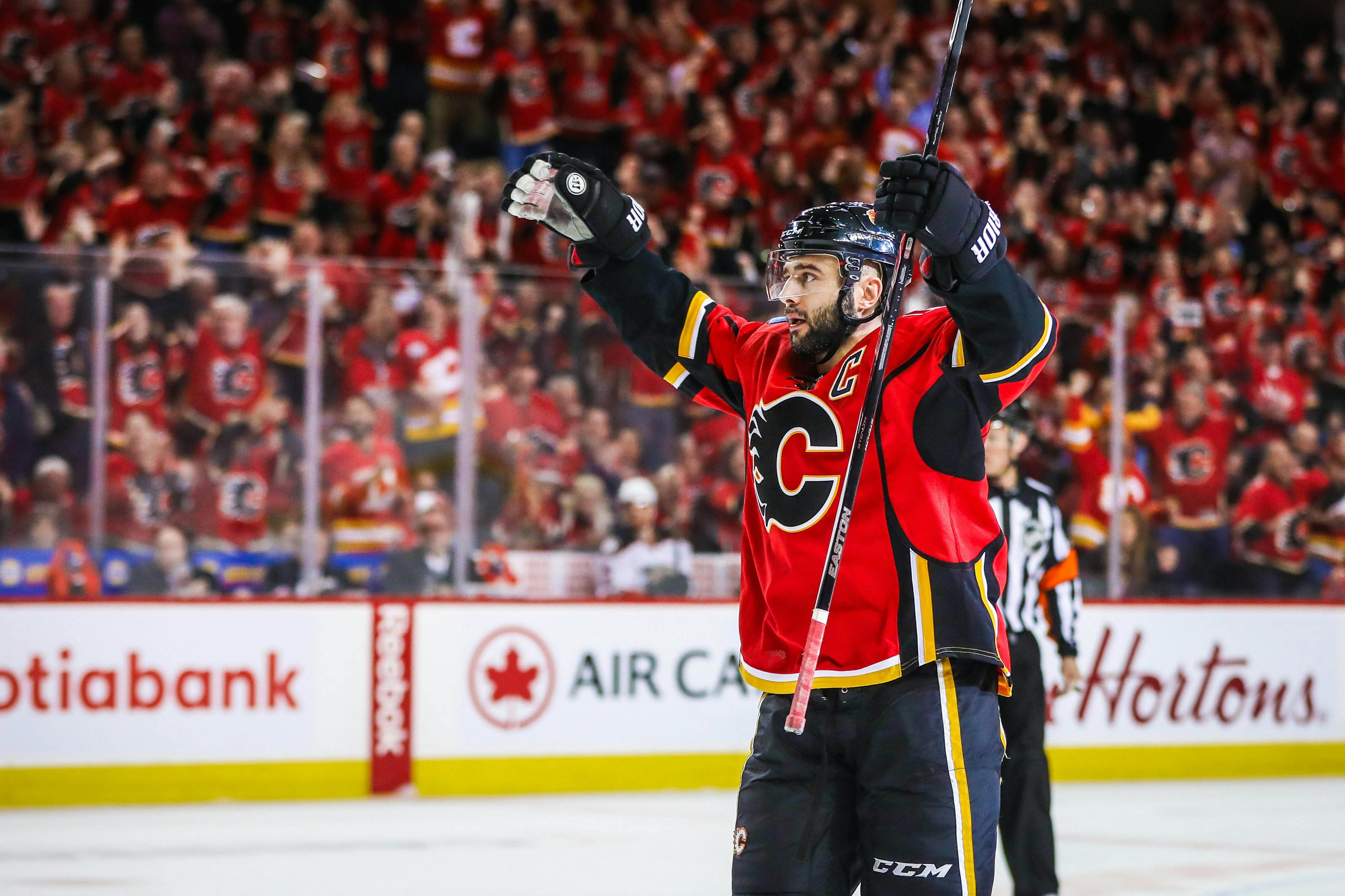 Mark Giordano, injured captain, not giving up on Flames