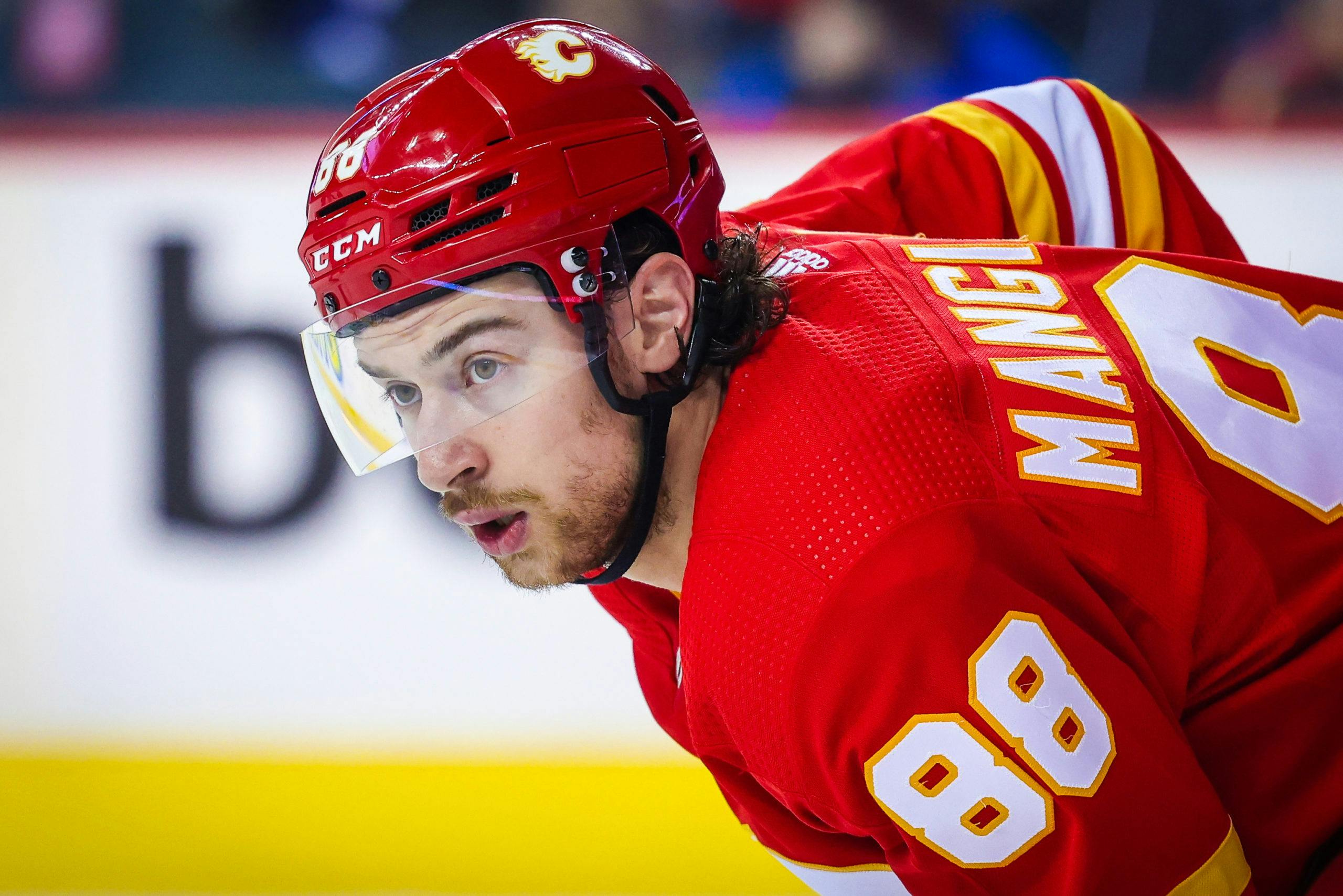 andrew-mangiapane-paces-calgary-flames-to-season-opening-win-ove