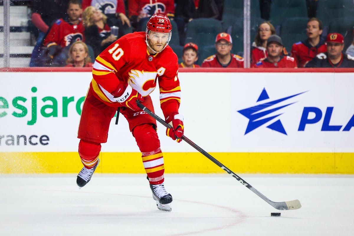 Jonathan Huberdeau has night to remember as Flames clobber