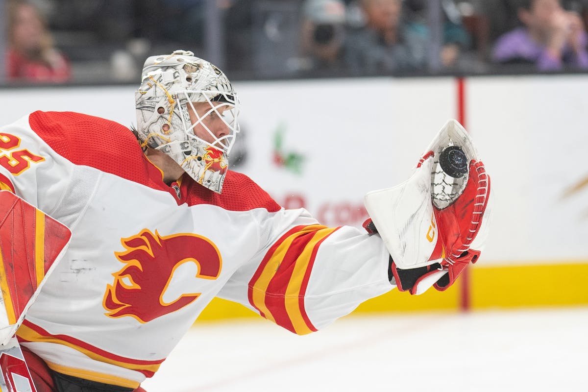 Flames goalie Jacob Markstrom on a roll as playoff push intensifies