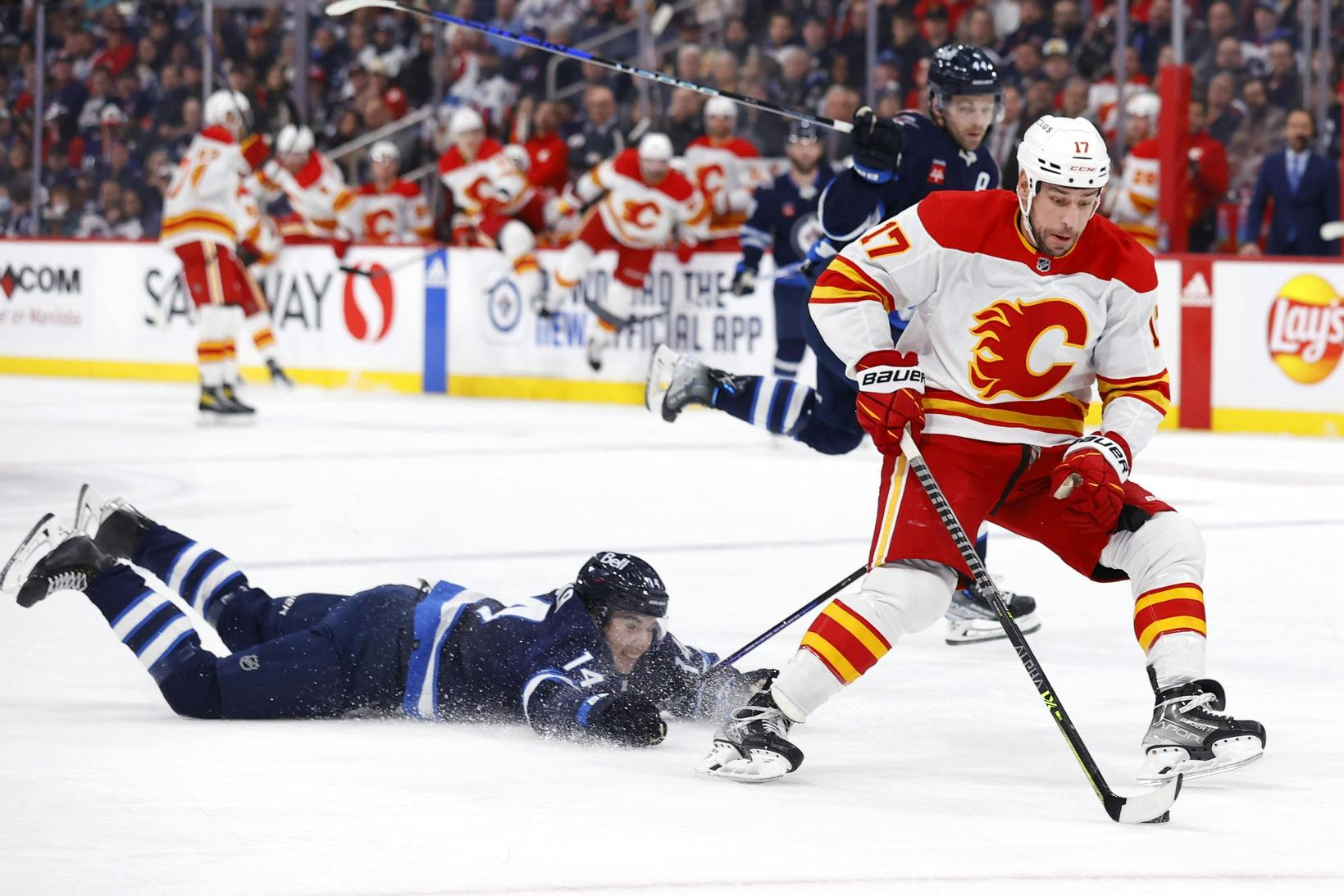 Report: Calgary Flames give pending UFA Milan Lucic permission to speak  with other teams - Daily Faceoff